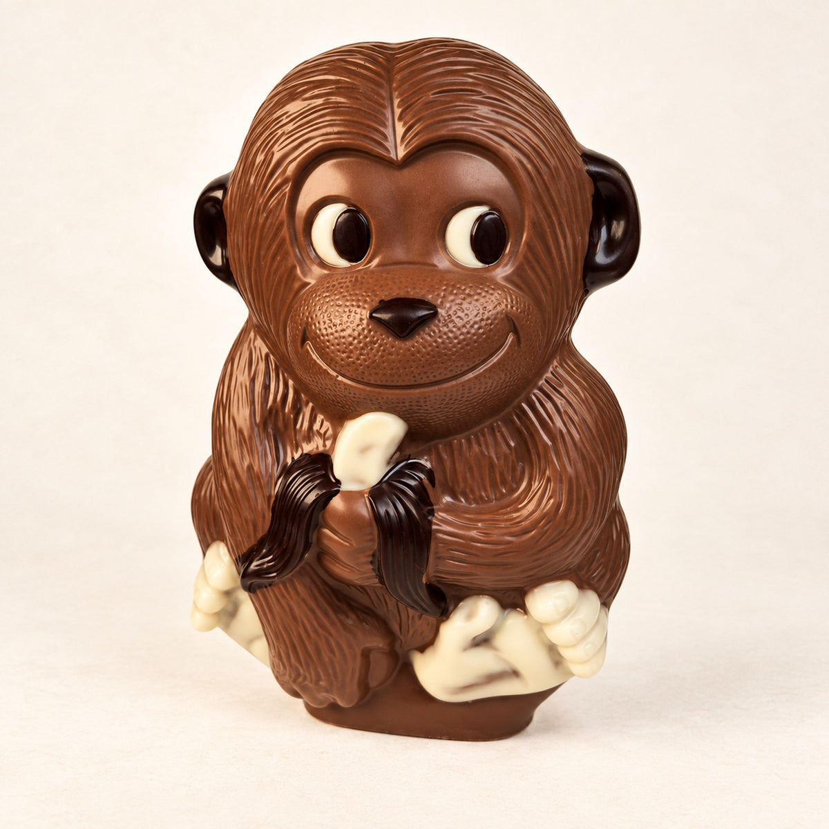 Gekleurde chocolade aap met een banaan
