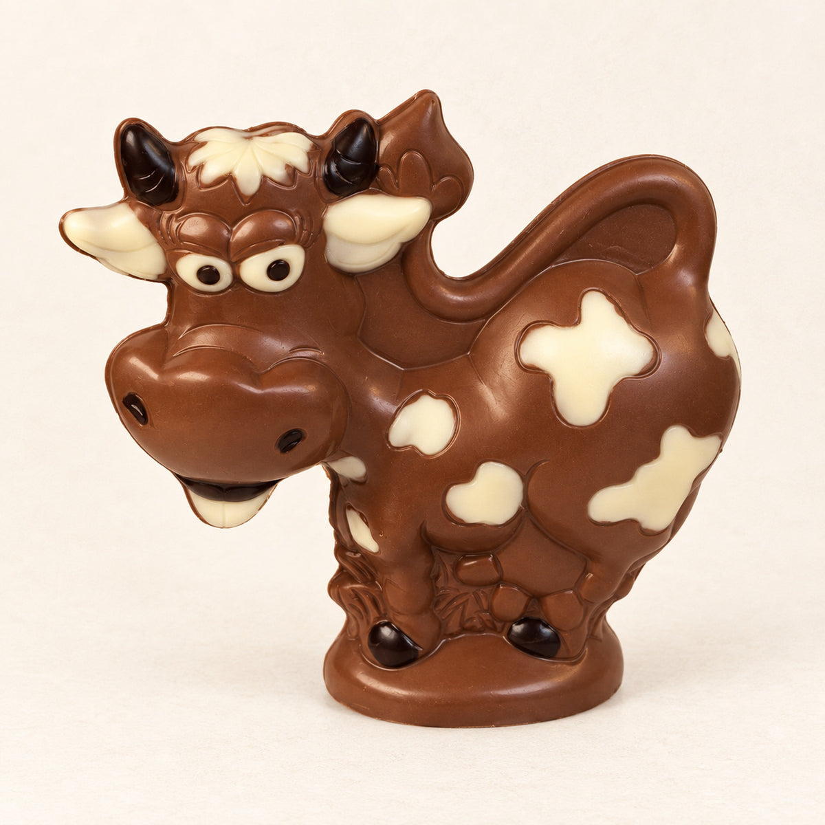 Grote gekleurde lachende chocolade koe